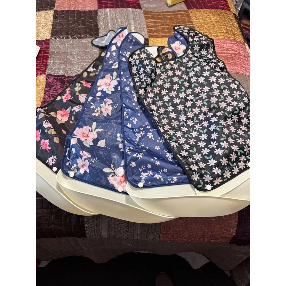 Set of 4 Waterproof Adult Bibs Floral Pattern with Crumb Catcher Pocket NWOT‎